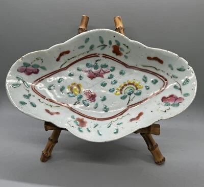 "Plato de baratija de flores con patas chinas cuenco de cerámica 9 3/8x5,75"" marca joyería a rayas" Foto 1 de 4