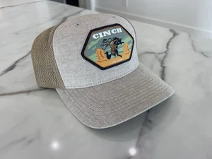Gorra de camionero Cinch para hombre con gráfico occidental bronceada ropa de campo suroeste vaquero NUEVA - Imagen 1 de 8