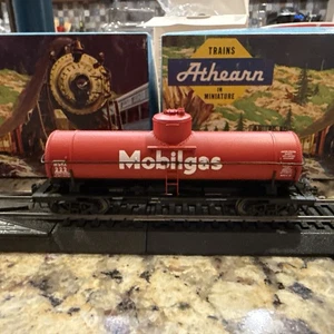 Intermountain Railway Company Tanker Mobil gas HO scale - Picture 1 of 10