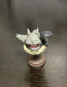 Totoro Ghibli Figure With Umbrella - Picture 1 of 1