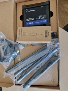 Przemysłowy router komórkowy Teltonika RUT955 4G Dual Sim RS232 / RS485 - Zdjęcie 1 z 3