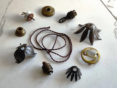 Lot anciens accessoires, douilles, prise, griffes, pour lampe, applique, lustre. - Photo 1/4