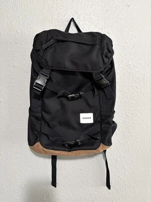 Bolso Mochila Nixon NC2256 JP Pequeño Landlock Cuero Negro Marrón LIMPIO RARO DIFÍCIL DE ENCONTRAR Foto 1 de 4