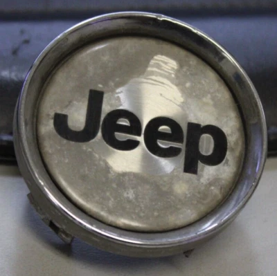 03-07 Jeep Liberty OEM Center Hub Cap 9099 52128525 39699 ( 2 BROKEN TABS ) — 第 1/4 张图片