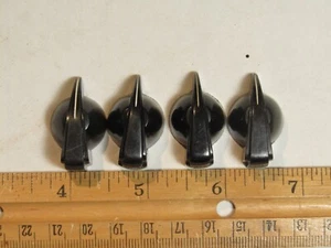 4 Vintage 1,25" schwarz Hühnerkopf Radio Regler ~ 1/4" Schaft mit Madenschraube ~ Z - Bild 1 von 5