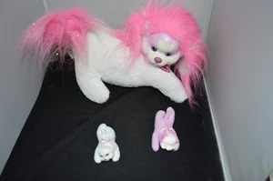 Puppy Surprise Plüsch Mama Hund weiß pink Ohren mit 2 Baby Welpen F9 Plüsch - Bild 1 von 4