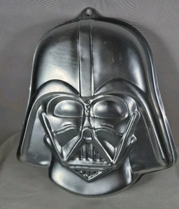 Wilton Darth Vader Cake Pan 2105-3035 Star Wars Baking Mold Retired 2012 EUC - Picture 1 of 11