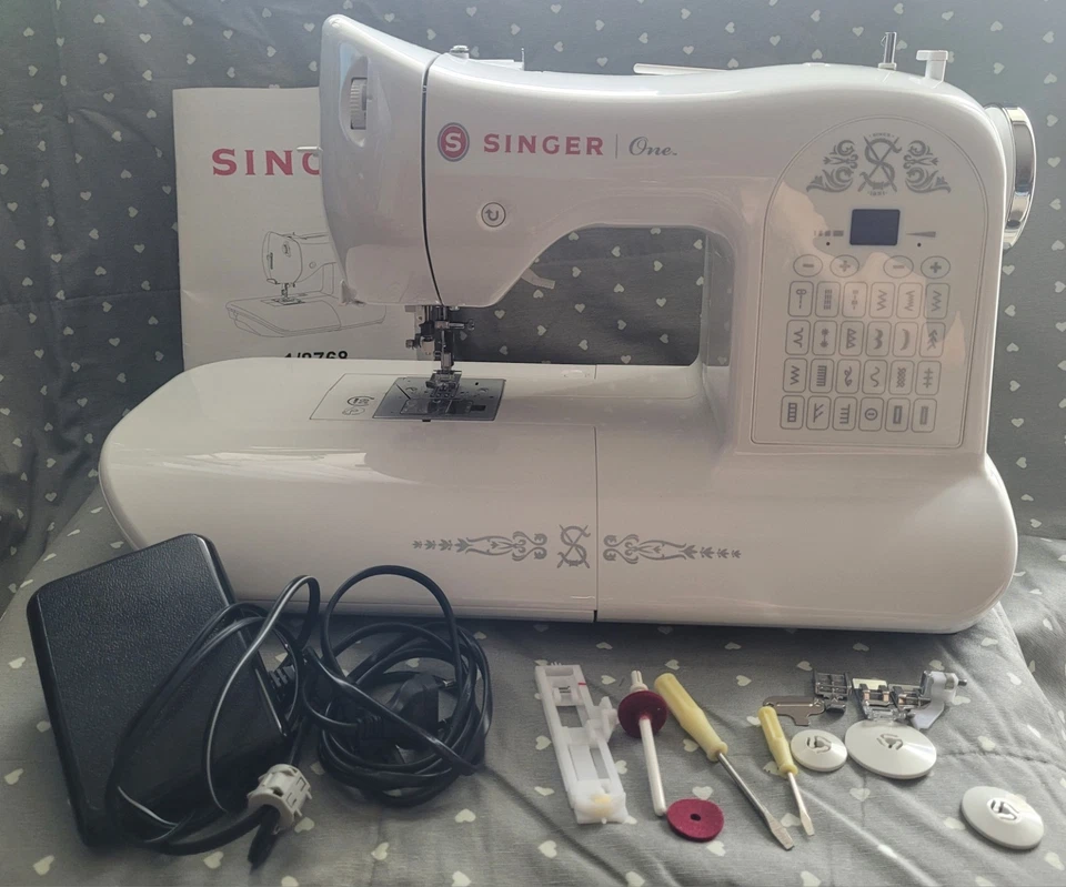 Singer Nähmaschine Modell 1/8768 Heritage – kaum benutzt, voll funktionsfähig - Bild 1 von 4