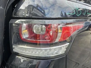 Range Rover Sport 2014-2017 luz trasera lateral del pasajero (panel Qtr MTD) (mancha ligera) - Imagen 1 de 12