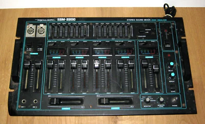 Realistic SSM-2200 - Mezclador de sonido estéreo vintage con ecualizador gráfico Foto 1 de 4