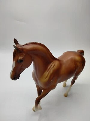 BREYER MOULDING CO. VTG 70'S 6 3/4" TALL BROWN STALLION HORSE FIGURINE - Image 1 of 4