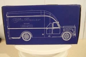 Exoto EX00002 1950 Alfa Romeo 500 Ferelli Race Car Transporter - Red - Picture 1 of 22