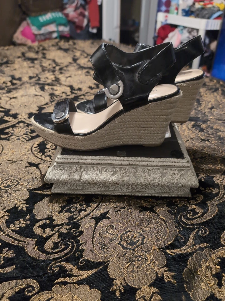 Sandalias cuñas alpargata charol negro Nine West Ezybrezyo talla 7 Foto 1 de 4