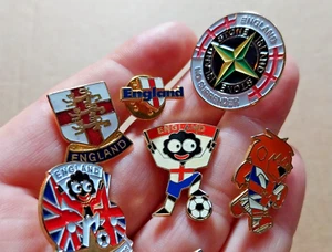 6 Vintage World Cup England Football Badges 1966 - Picture 1 of 10