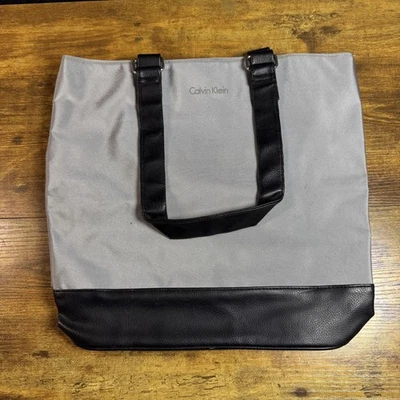 Bolsa tote Calvin Klein feminina cinza preta lona couro sintético ombro trabalho viagem - Imagem 1 de 4