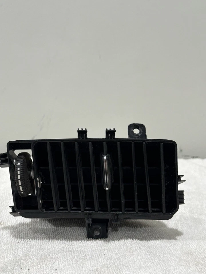 Mercedes Benz Sprinter 2500 2016 OEM salida de aire central - A 906 830 1854 Foto 1 de 4