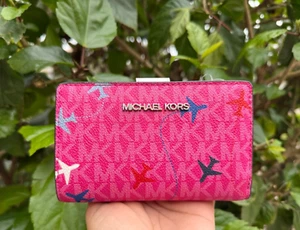 MICHAEL KORS JET SET TRAVEL BIFOLD COIN ZIPPER WALLET MK DRAGON FRUIT AIRPLANE - Picture 1 of 13