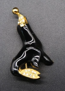Broche Figura Sello o León Marino LIA Esmalte Negro y Tono Dorado De Colección - Imagen 1 de 11