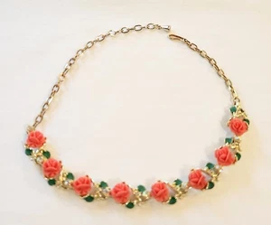 Collar De Colección CORO Tallado Celoide Coral Rosa con Cristal - Imagen 1 de 4