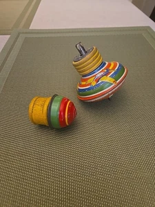 Pair Of 2 Different 1930's Tin Spinning Top with Original spin tool - Picture 1 of 9