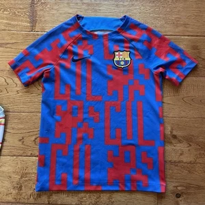 Barcelona Jersey 2022/2023 Training Pre Match Football Soccer Nike Youth Small - Picture 1 of 5