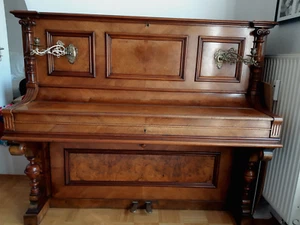Antikes Klavier - Bild 1 von 3