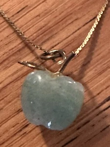 14k Gold Filled 16.5 Inch Necklace  Jade Apple Pendant - Picture 1 of 3