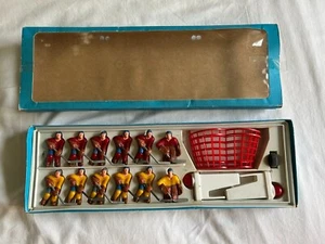 VINTAGE STIGA HOCKEY PLAYERS - 2 TEAMS with GOALS PUCK BUZZER LIGHT - Picture 1 of 6