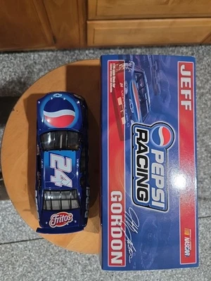 Jeff Gordon 1999 年百事可乐 Fritos NASCAR 压铸 1: 24 比例 #24 行动银行 — 第 1/4 张图片