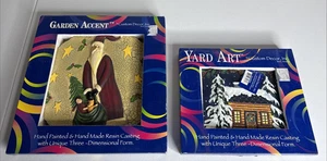 Yard Art von Custom Decor Inc Lot 2 Weihnachten verschneite Haus-Weihnachtsmann Geschenke-NEU - Bild 1 von 9