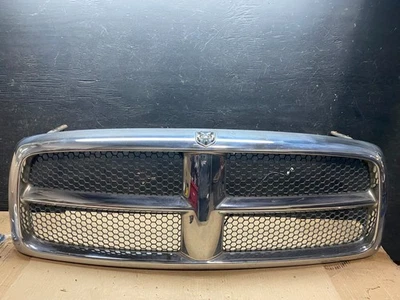 Dodge Ram 1500 2002 2003 2004 2005 OEM parrilla delantera superior u7589 DG Foto 1 de 4