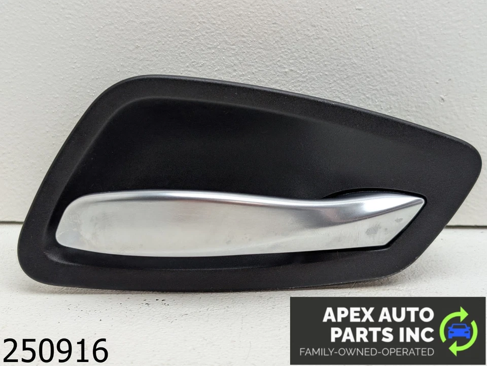 OEM 2006 BMW 325xi E91 3.0L  Door Handle Foto 1 de 4