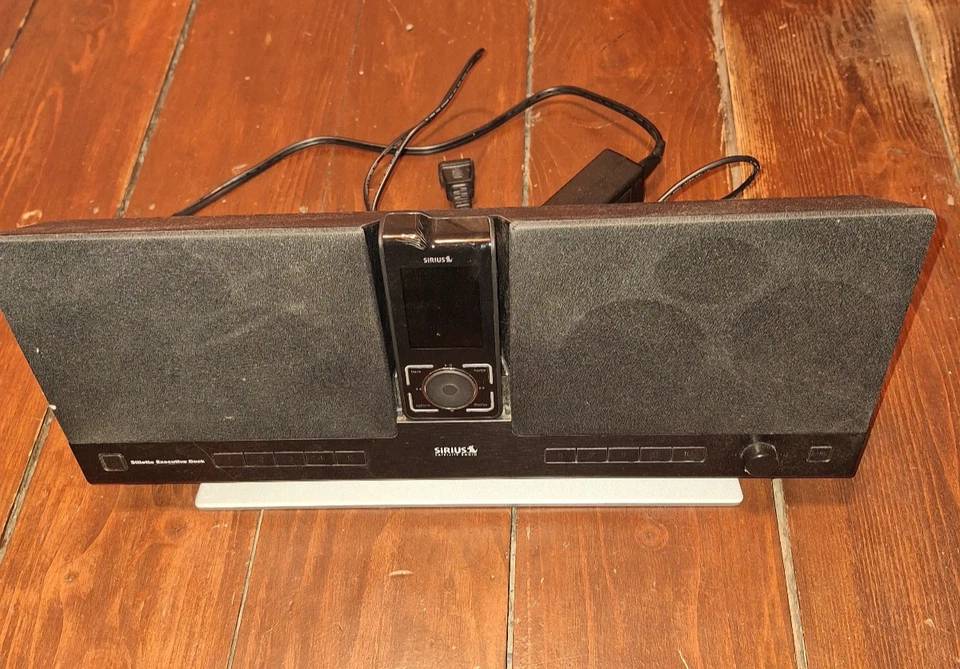 Sirius XM STILETTO 2 RADIO & Executive Dock Speaker System - Tested - Image 1 of 4