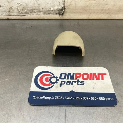 04-10 Infiniti G35 G37 tampa de montagem para cinto de segurança dianteiro driver 878367W000 fabricante de equipamento original Ipg - Imagem 1 de 2