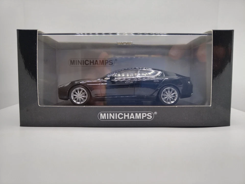 Minichamps 1/43 Aston Martin Rapide 2010. Foto 1 de 4