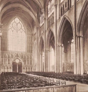 Tarjeta postal vintage sin publicar Yorkshire England Nave y ventana oeste York Minister - Imagen 1 de 3