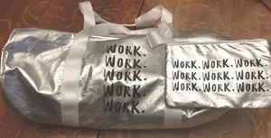 Juego de Bolsa y Bolsa de Entrenamiento TwelveNYC - Plata Metálica "Trabajo Trabajo Trabajo" - Imagen 1 de 4