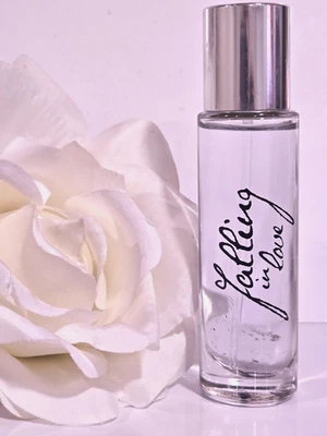 FILOSOFÍA ENAMORÁNDOSE EDT NUEVO - MONEDERO SPRAY 0,5 OZ Foto 1 de 2