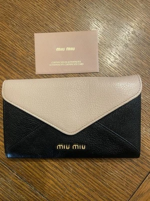 Cartera Larga Doble Plegable Cuero Madrás Sobre Logotipo EGA MIU MIU Bicolor/7BL0062 Foto 1 de 4