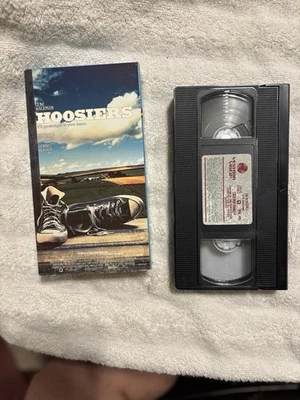Hoosiers (VHS, 1986) Dennis Hopper, Barbara Hershey, Gene Hackman, Kent Poole Foto 1 de 2