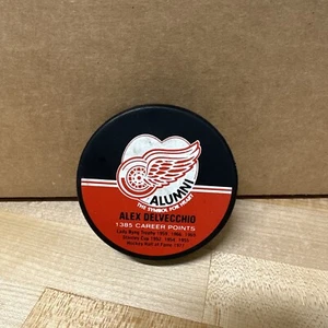 Detroit redwings alumni Alex Delvecchio U.S. food service hockey puck. Box 141 - Picture 1 of 10