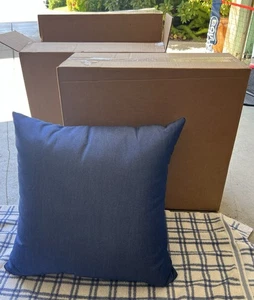 NUEVO EN CAJA Juego de 2 almohadas parasol Pottery Barn sólidas para exteriores 24”x24” azul cobalto - Imagen 1 de 13