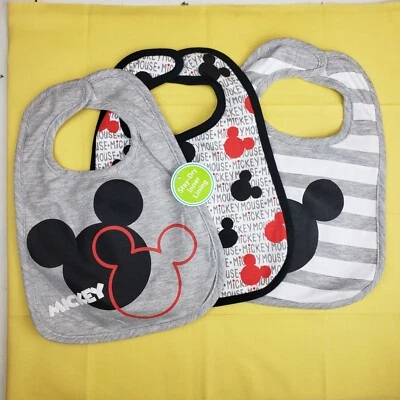 Babero Mickey Mouse 3 Pk para niños pequeños de Disney Baby Foto 1 de 4
