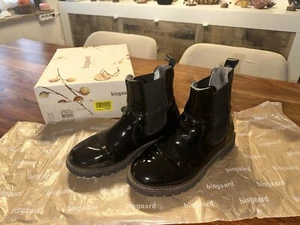 bisgaard Neel Lack-Stiefelette mit Lammfell Gr. 38 - Bild 1 von 13