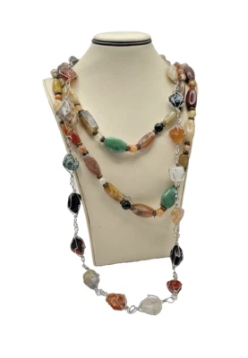 2 collares plateados surtidos con cuentas de piedras preciosas sintéticas Foto 1 de 4