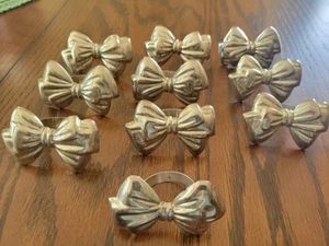 Vintage Silberfarbene Metall Fliege Serviettenringe 10er Set - Bild 1 von 4
