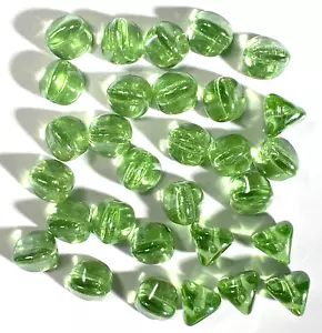 ¿Checo vintage? Cuentas de cuentas de vidrio: 30 luces verdes estriadas 3 lados redondas 9 mm (#52) - Imagen 1 de 5
