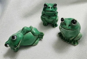Vintage 3 Hard Plastic Frog Figurines Hong Kong 2" Tall Whimsical - Picture 1 of 4