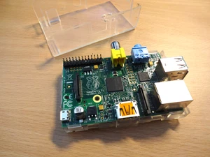 Raspberry pi 1 with clear case - Picture 1 of 6