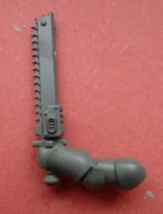 Space Marine PRIMARIS ASSAULT INTERCESSOR CHAINWORD & L ARM (C) - Bit 40K - Foto 1 di 1